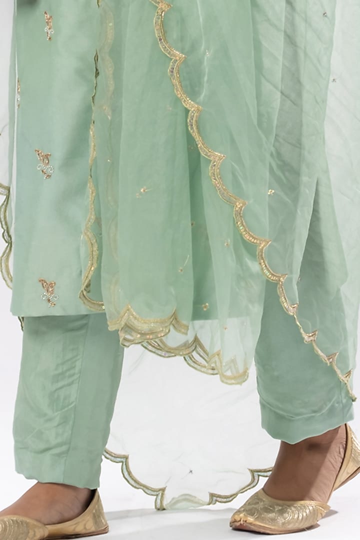 Moss Green Embroidered Kurta Set by Arakne at Pernia's Pop Up Shop