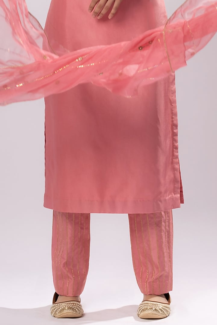 Coral Pink Embroidered Kurta Set by Arakne at Pernia's Pop Up Shop