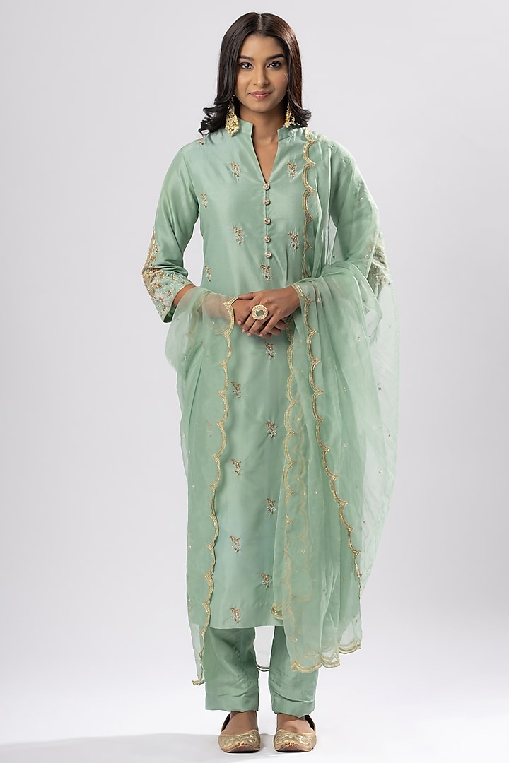 Moss Green Embroidered Kurta Set by Arakne at Pernia's Pop Up Shop