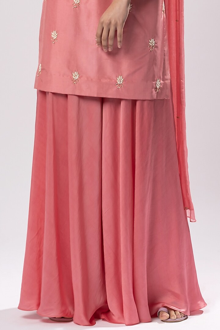 Coral Pink Embroidered Kurta Set by Arakne at Pernia's Pop Up Shop