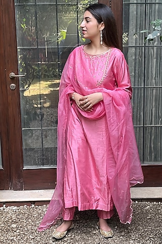 Coral Pink Embroidered Kurta Set by Arakne