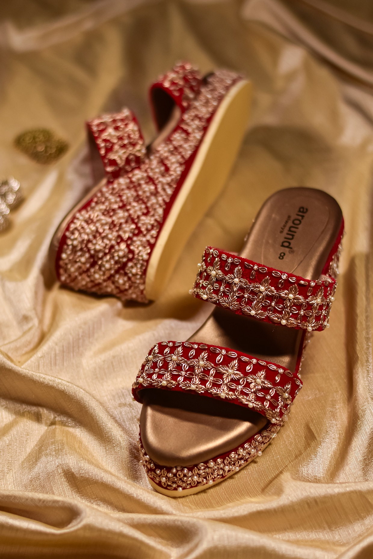 Wedding Ladies Golden Bridal Sandal, Size: 5 at Rs 490/pair in Mumbai | ID:  25268706588