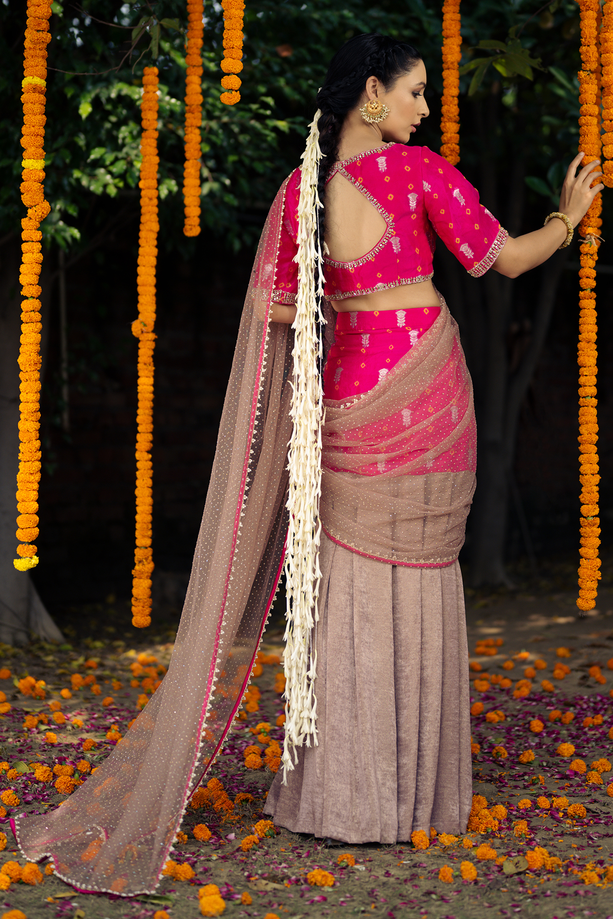 Gold Lehenga Cholis: Buy Latest Indian Designer Gold Ghagra Cholis Online -  Utsav Fashion