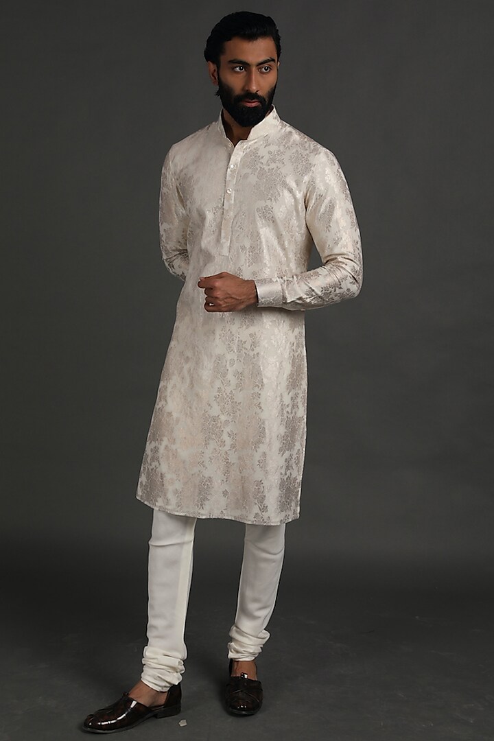 Off-White Banarasi Silk Kurta Set by ARJAN DUGAL