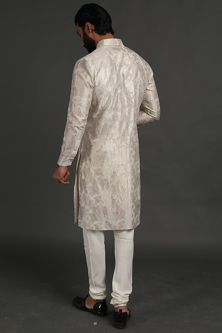Off-White Banarasi Silk Kurta Set by ARJAN DUGAL at Pernia's Pop Up Shop