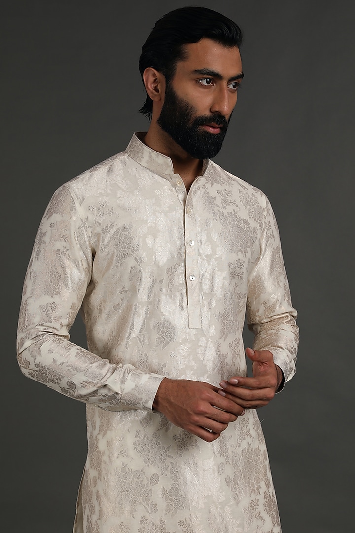 Off-White Banarasi Silk Kurta Set by ARJAN DUGAL at Pernia's Pop Up Shop