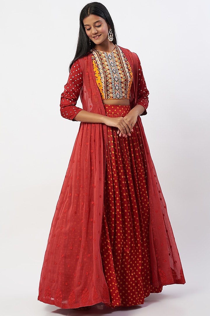 Red Cape Set With Thread Work by Label Anushree