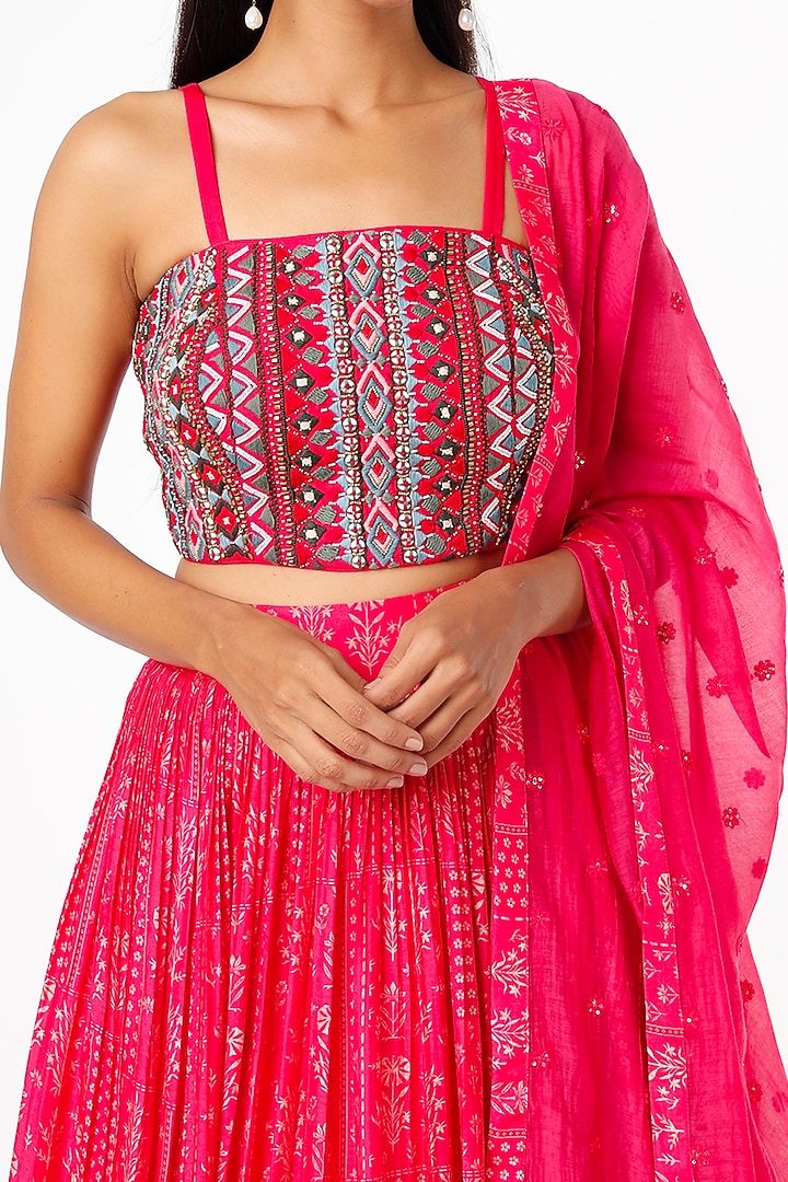 Pink Silk Printed Wedding Lehenga Set by Label Anushree at Pernia's Pop Up Shop