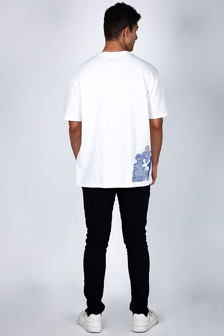 White Cotton Hand Embroidered T-Shirt by Arya Giri Men at Pernia's Pop Up Shop