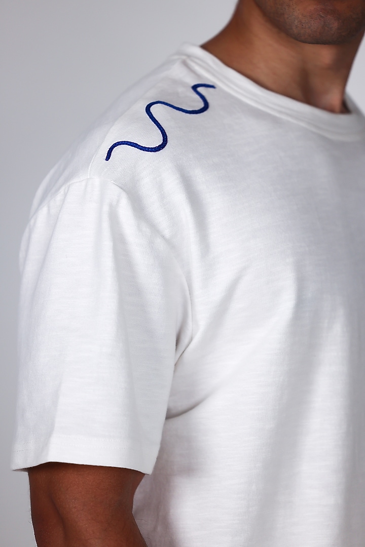 White Cotton Hand Embroidered T-Shirt by Arya Giri Men at Pernia's Pop Up Shop