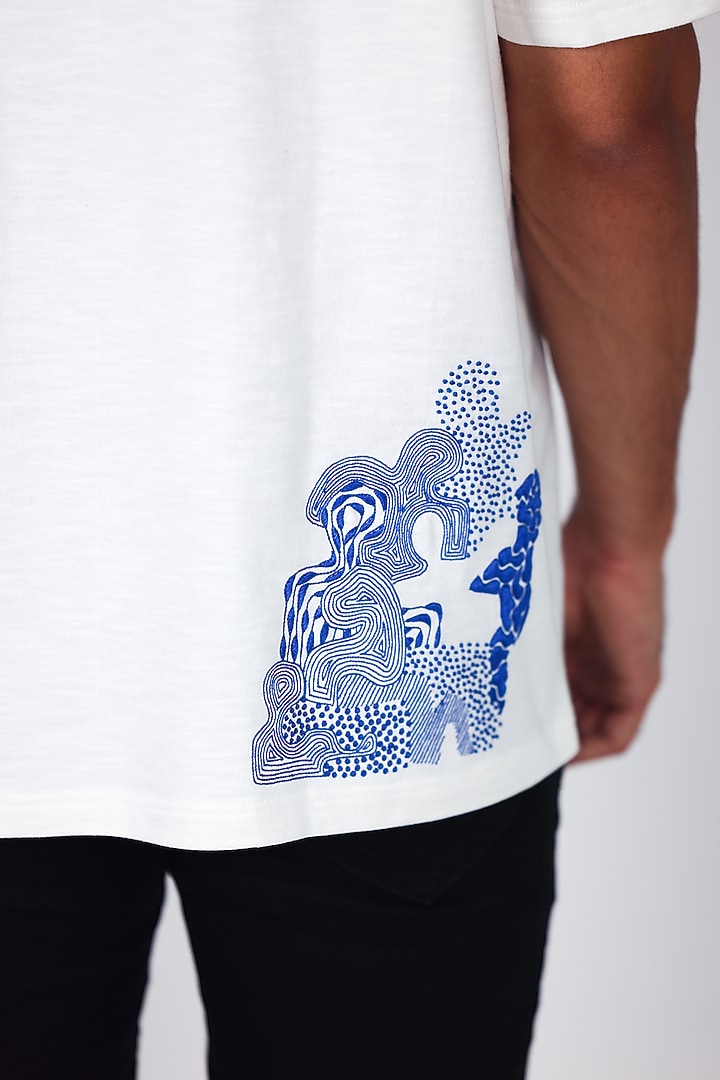 White Cotton Hand Embroidered T-Shirt by Arya Giri Men at Pernia's Pop Up Shop