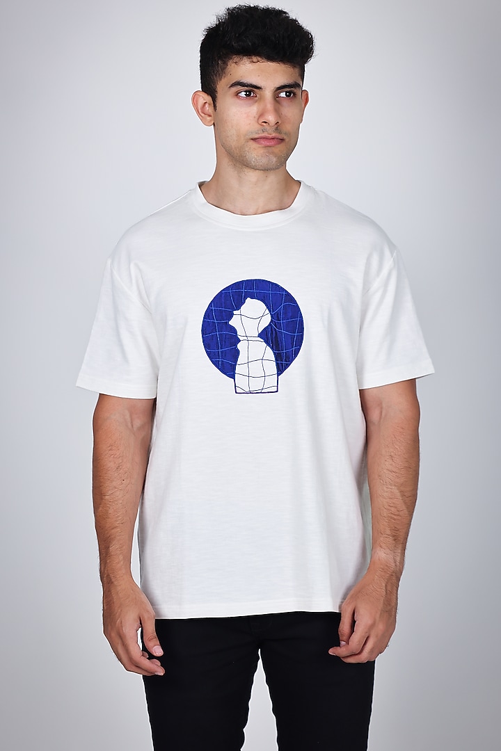 White Cotton Hand Embroidered T-Shirt by Arya Giri Men at Pernia's Pop Up Shop