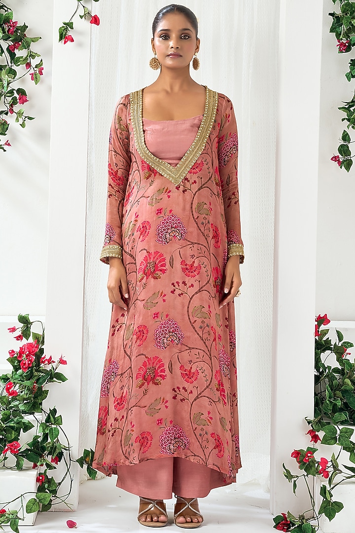 Pink Tabby Floral Printed Kurta Set by ARJE India at Pernia's Pop Up Shop