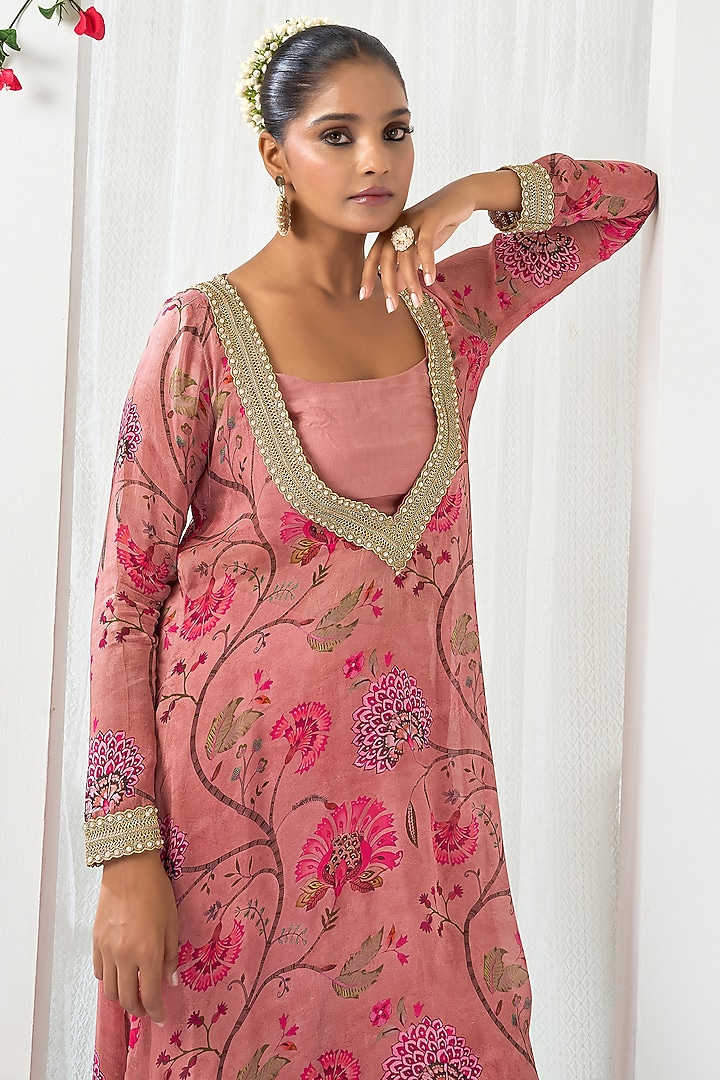 Pink Tabby Floral Printed Kurta Set by ARJE India at Pernia's Pop Up Shop