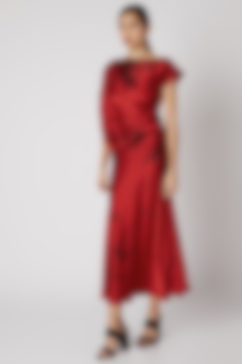 Red & Black Tie-Dye Skirt With Belt by Aroka at Pernia's Pop Up Shop