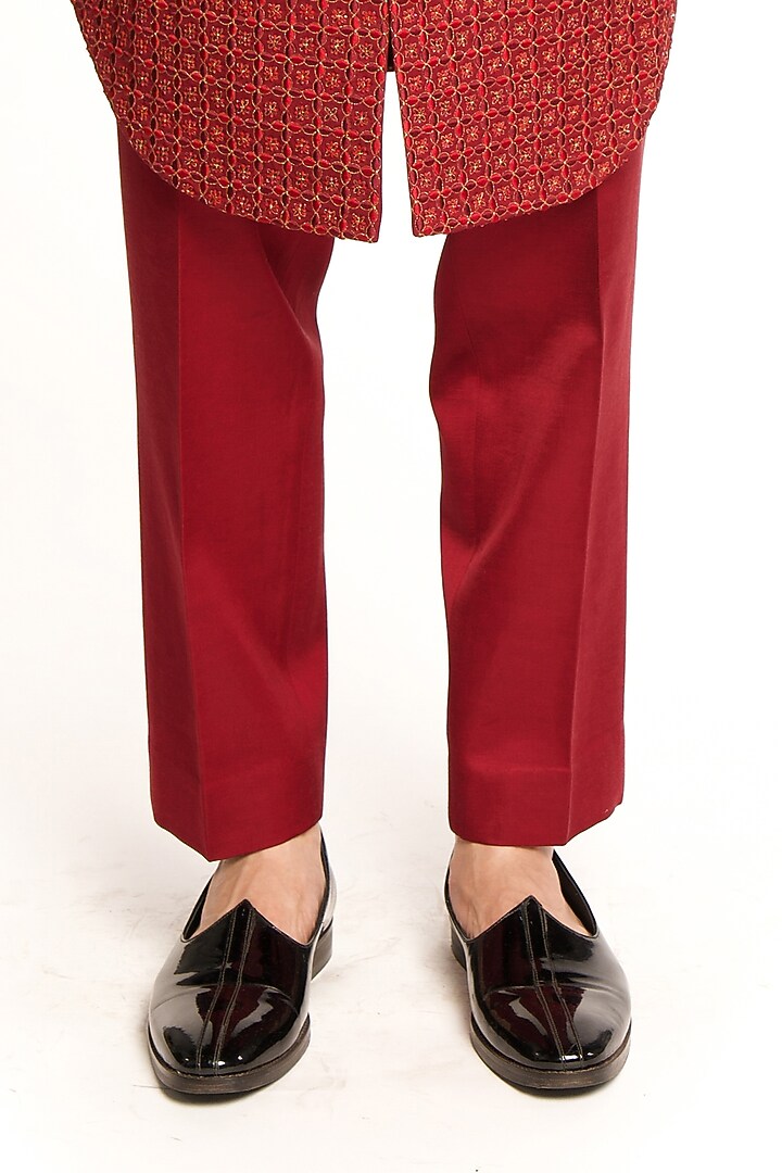 Maroon Linen Silk Thread & Cutdana Embroidered Groom Sherwani Set by Arjuun Kilachand at Pernia's Pop Up Shop
