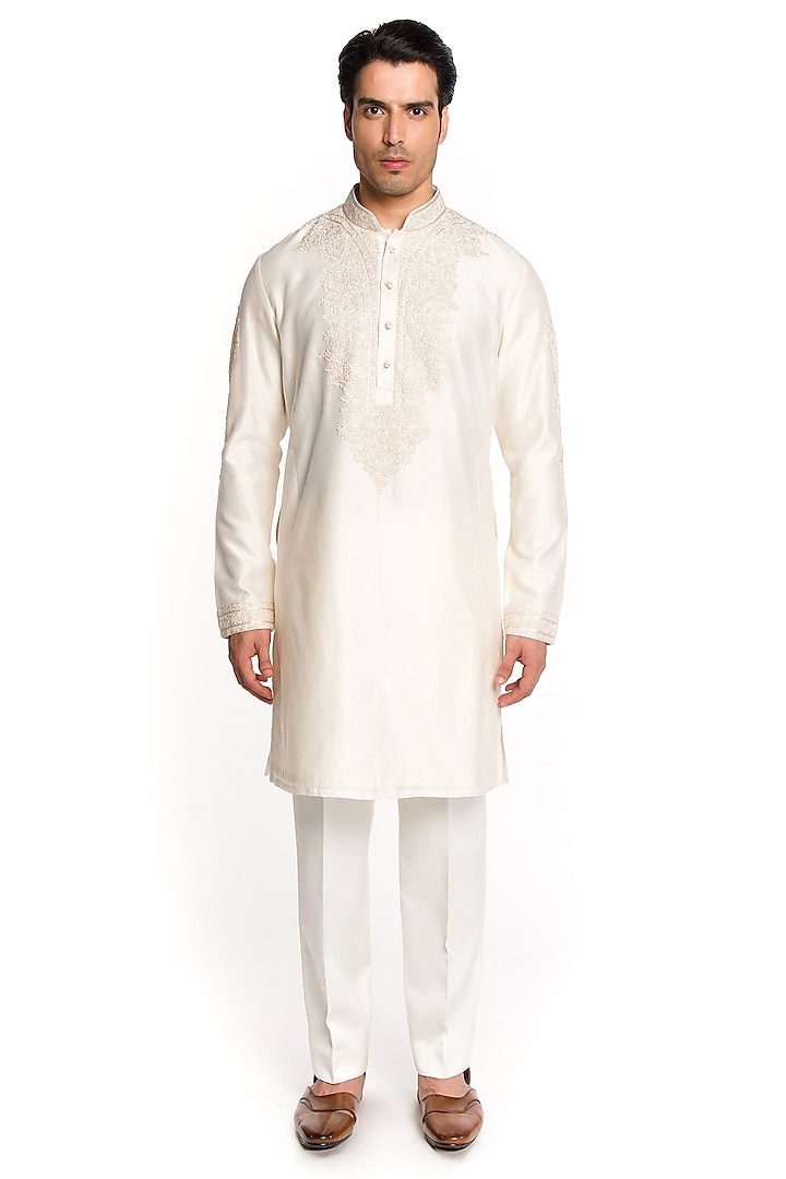 Ivory Cotton Silk Embroidered Kurta by Arjuun Kilachand at Pernia's Pop Up Shop