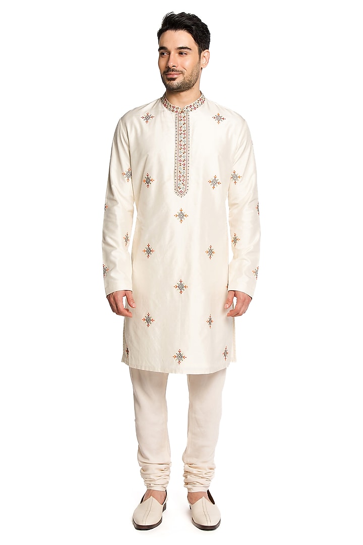 Ivory Spun Silk Embroidered Kurta Set by Arjuun Kilachand