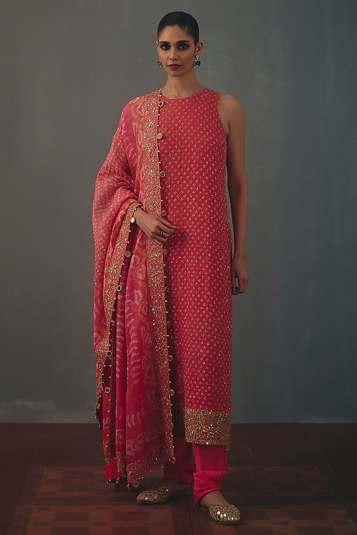 Coral Georgette Hand Embroidered Kurta Set by Arpita Mehta at Pernia's Pop Up Shop