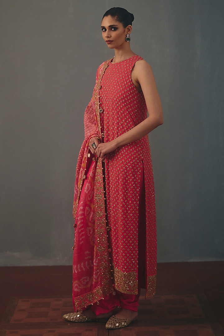 Coral Georgette Hand Embroidered Kurta Set by Arpita Mehta at Pernia's Pop Up Shop