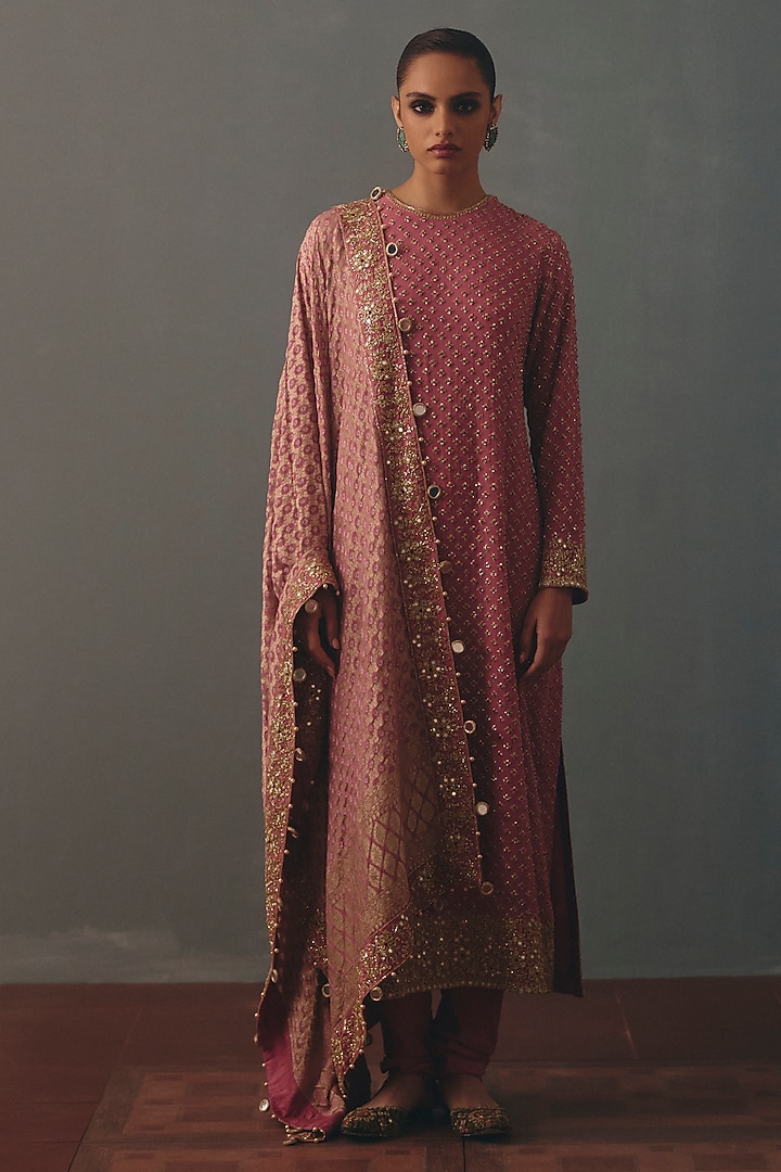 Mauve Georgette Hand Embroidered Kurta Set by Arpita Mehta at Pernia's Pop Up Shop