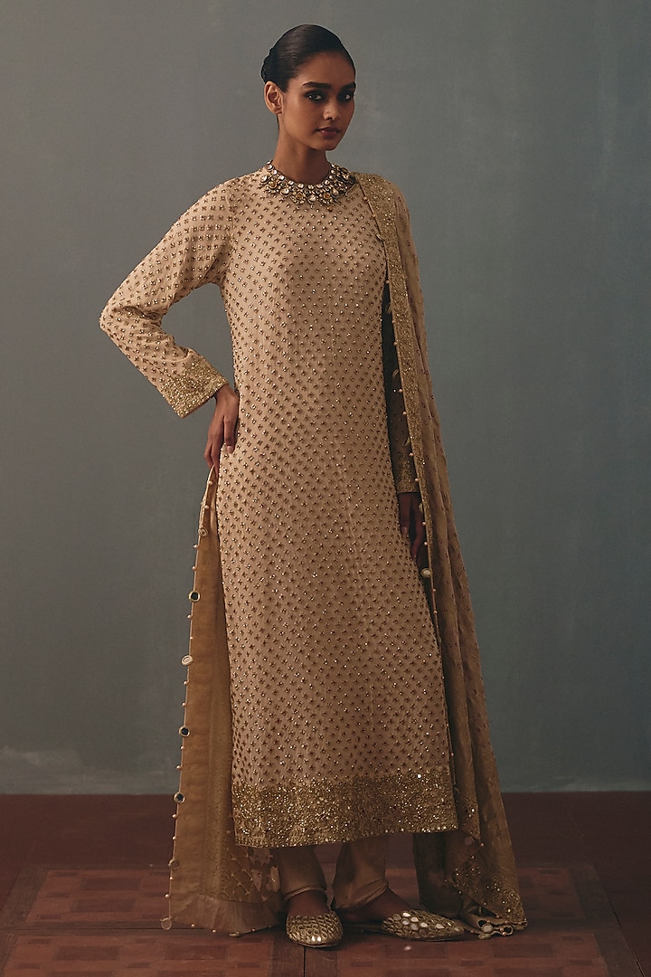 Coconut White Georgette Hand Embroidered Kurta Set by Arpita Mehta at Pernia's Pop Up Shop