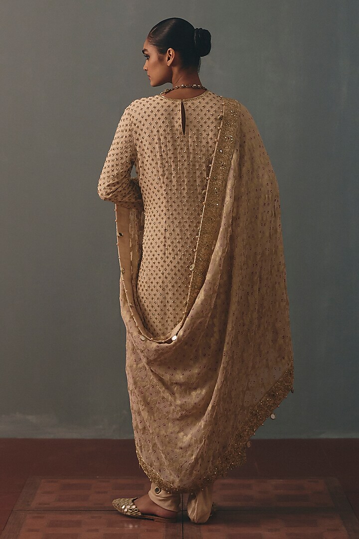 Coconut White Georgette Hand Embroidered Kurta Set by Arpita Mehta at Pernia's Pop Up Shop