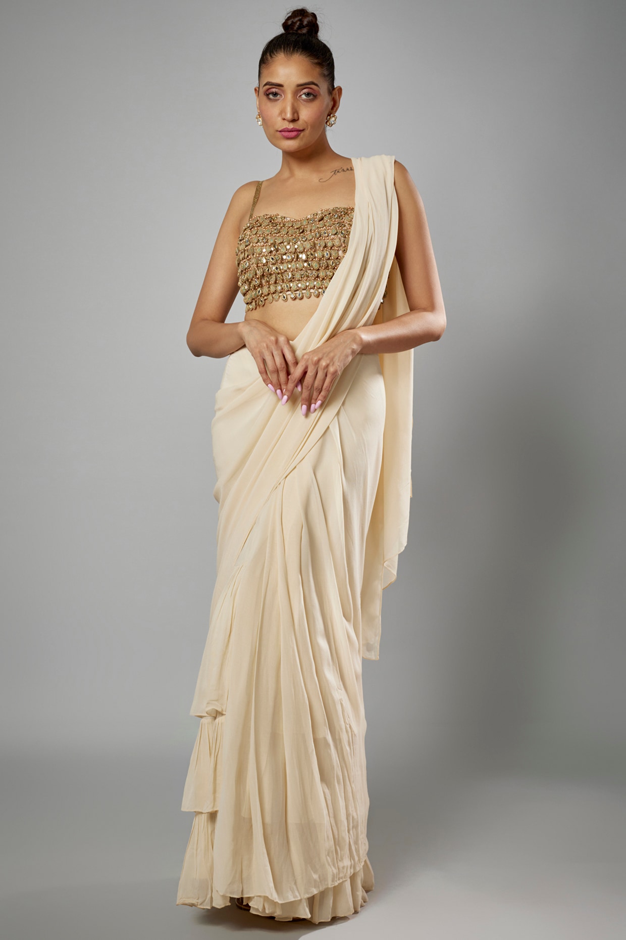 Get heavy Emboridery blouse piece with plain Saree and pearl border To  purchase mail us at ho*****@***** or Whats… | Sabyasachi sarees, Saree  look, Bridal saree