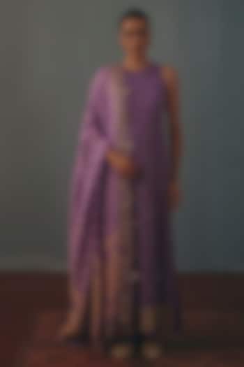 Purple Georgette Hand Embroidered Kurta Set by Arpita Mehta at Pernia's Pop Up Shop