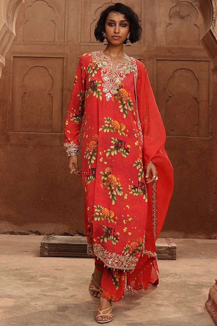 Sindoori Crepe Silk Printed & Embroidered Kurta Set by Arpita Mehta at Pernia's Pop Up Shop