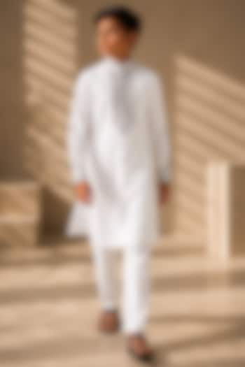 White Knit Hand Embroidered Kurta Set For Boys by Amit Arora Kids at Pernia's Pop Up Shop