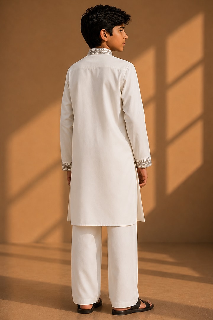 Ivory Knit Kurta Set For Boys by Amit Arora Kids at Pernia's Pop Up Shop