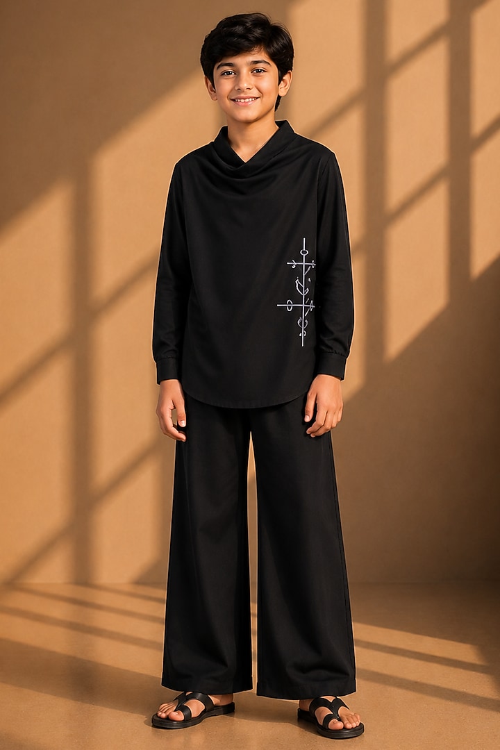 Black Crepe Thread Embroidered Co-Ord Set For Boys by Amit Arora Kids at Pernia's Pop Up Shop
