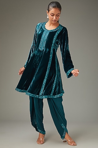 Blue Silk Velvet Japanese Cutdana Handwork Kurta Set by LABEL ARRV