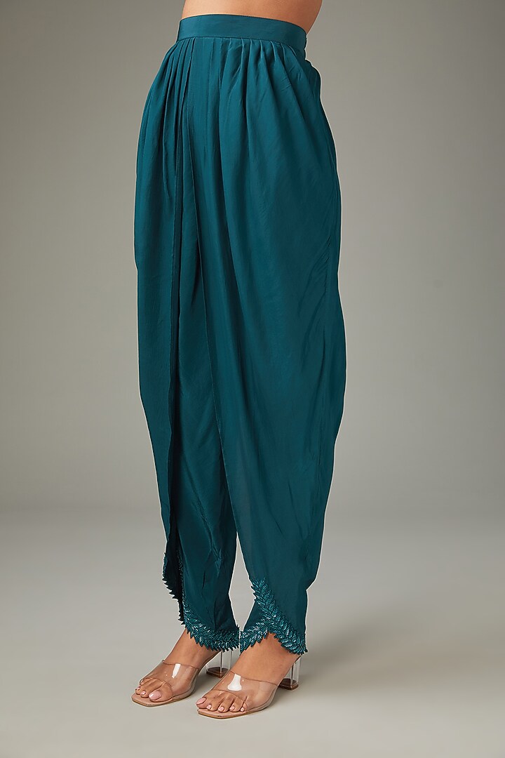 Blue Silk Velvet Japanese Cutdana Handwork Kurta Set by LABEL ARRV at Pernia's Pop Up Shop