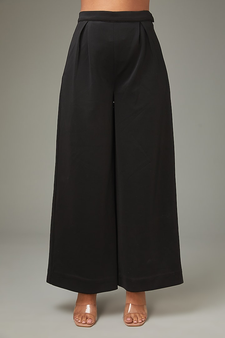 Black Crepe Handwork Kurta Set by LABEL ARRV at Pernia's Pop Up Shop