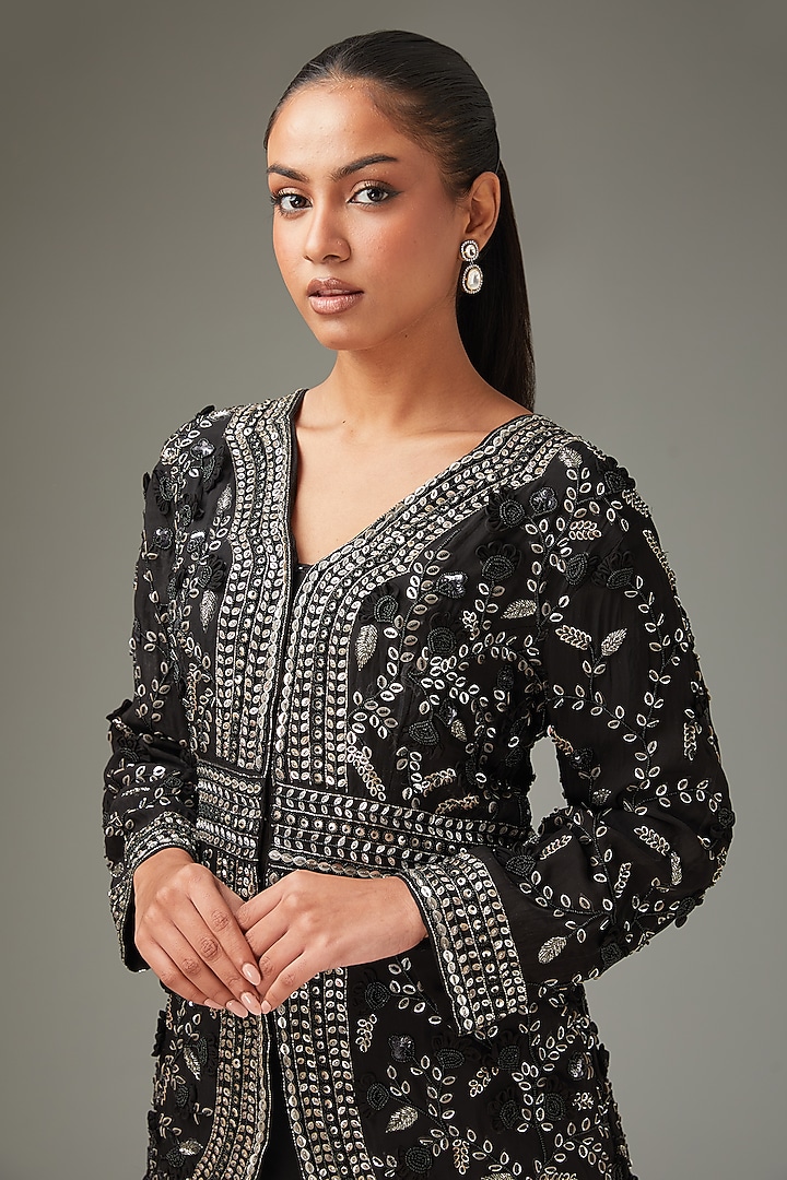 Black Crepe Handwork Kurta Set by LABEL ARRV at Pernia's Pop Up Shop