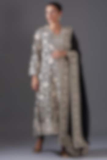 Black Georgette Floral Embroidered Kurta Set by LABEL ARRV at Pernia's Pop Up Shop