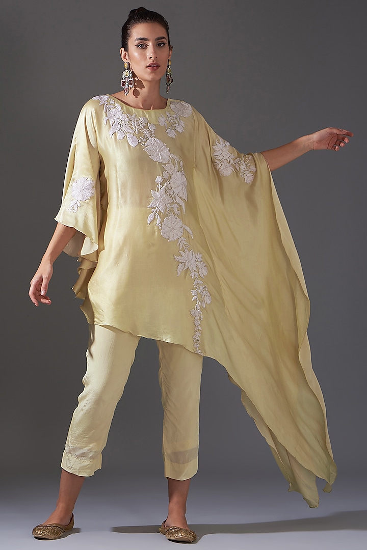 Ivory Crepe Floral Embroidered One-Sided Kurta Set by LABEL ARRV at Pernia's Pop Up Shop