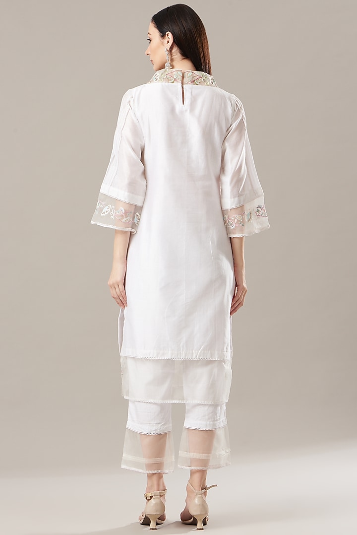 Off-White Chanderi Hand Embroidered Kurta Set by Anushka Repswal-Sewing love at Pernia's Pop Up Shop