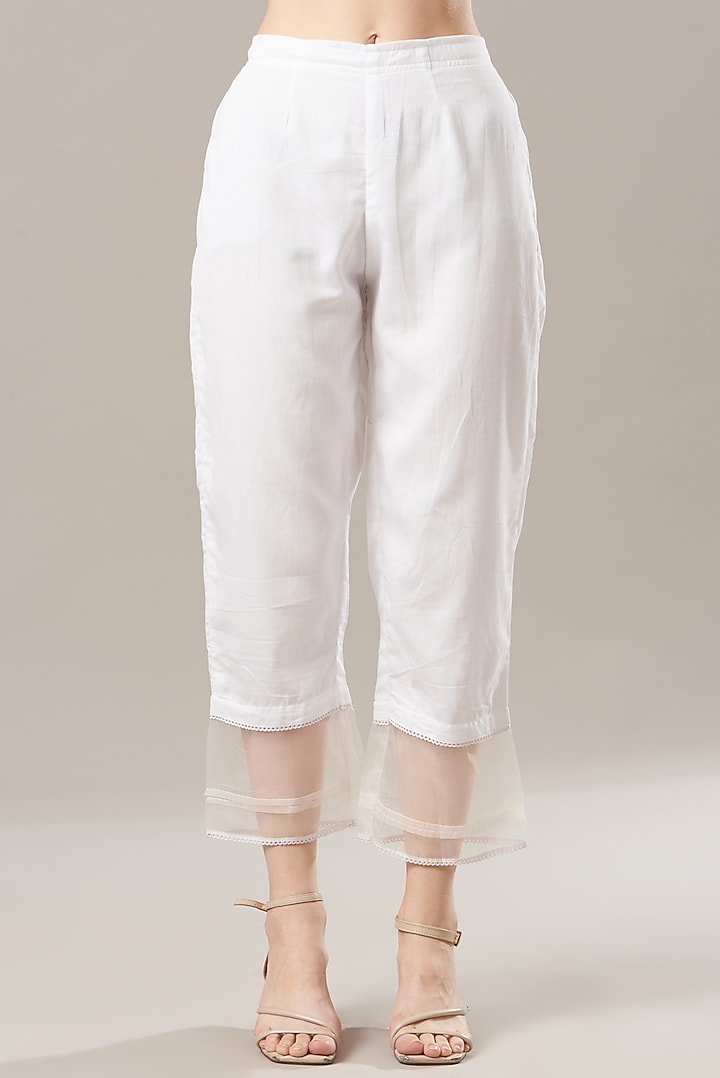Off-White Chanderi Hand Embroidered Kurta Set by Anushka Repswal-Sewing love at Pernia's Pop Up Shop