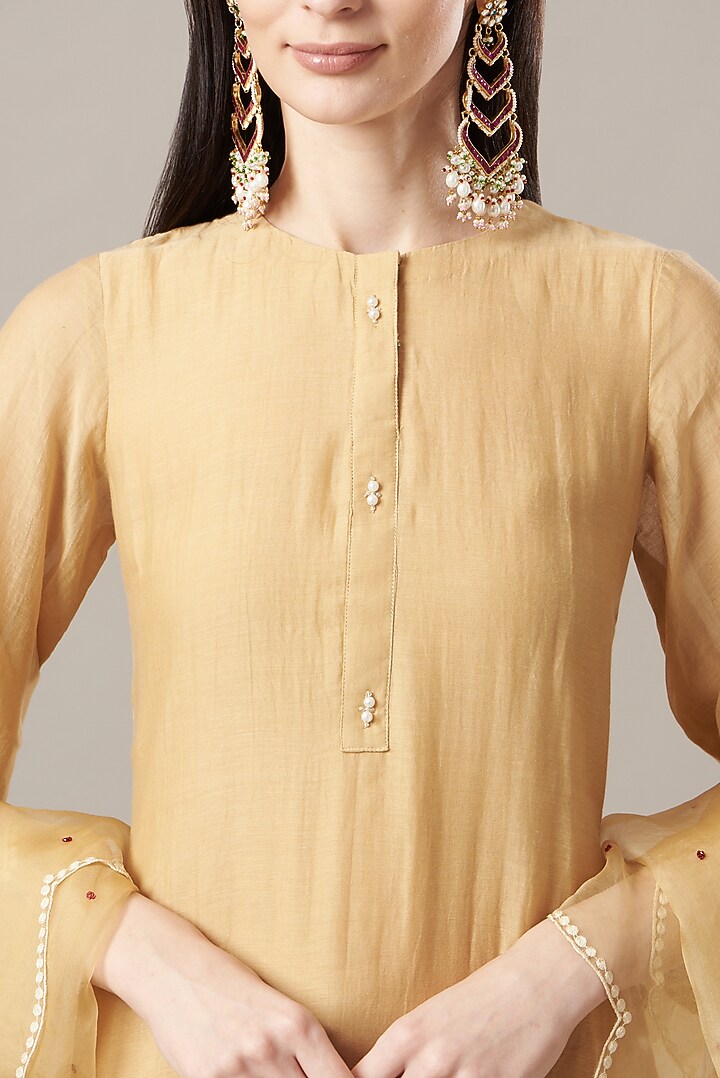 Golden Hand Embroidered Kurta Set by Anushka Repswal-Sewing love at Pernia's Pop Up Shop