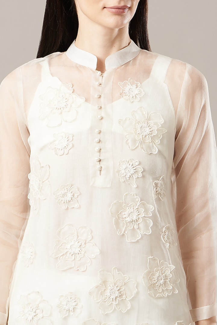 Ivory Hand Embroidered Kurta Set by Anushka Repswal-Sewing love at Pernia's Pop Up Shop
