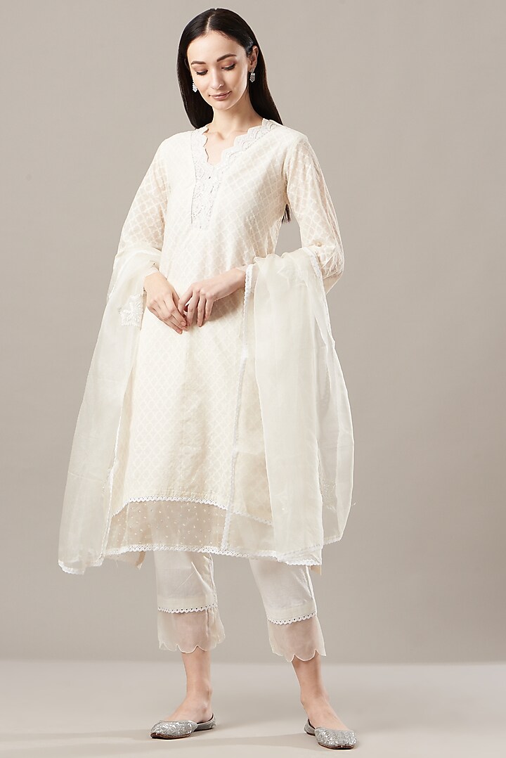 Off-White Embroidered Kurta Set by Anushka Repswal-Sewing love