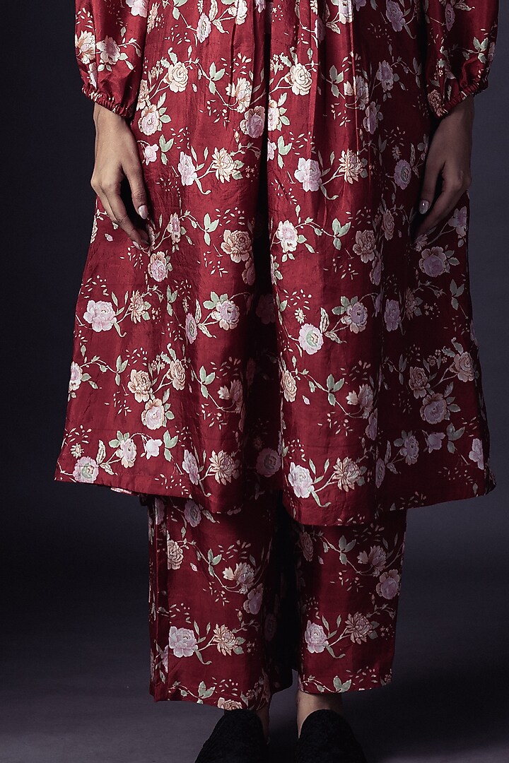 Red Printed Kurta Set by ARTE-ALTER at Pernia's Pop Up Shop