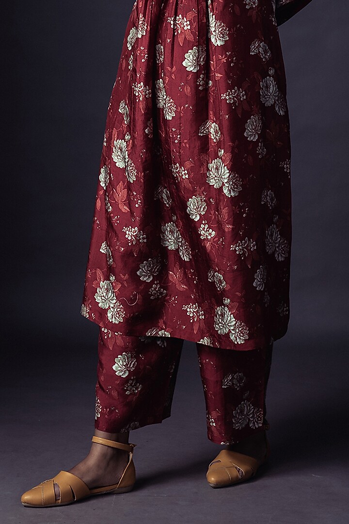 Deep Red Printed Kurta Set by ARTE-ALTER at Pernia's Pop Up Shop