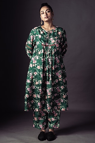 Emerald Green Embroidered Kurta Set by ARTE-ALTER