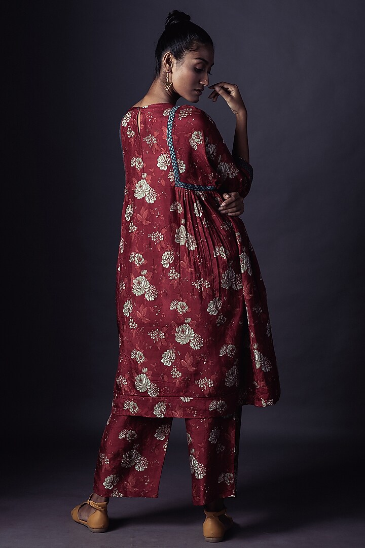 Deep Red Embroidered Kurta Set by ARTE-ALTER at Pernia's Pop Up Shop