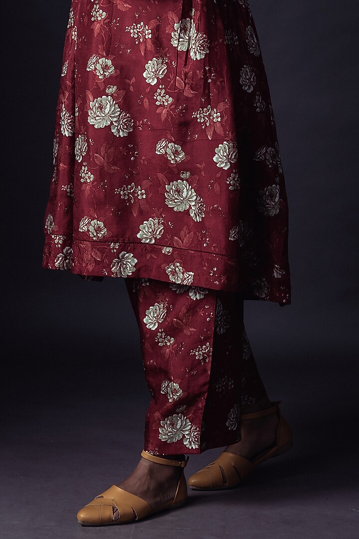 Deep Red Embroidered Kurta Set by ARTE-ALTER at Pernia's Pop Up Shop