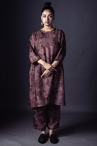 Grey Embroidered Kurta Set by ARTE-ALTER